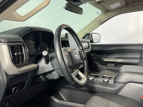 Used 2024 Ford Expedition XLT image 24
