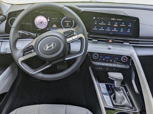 New 2025 Hyundai Elantra Limited image 3