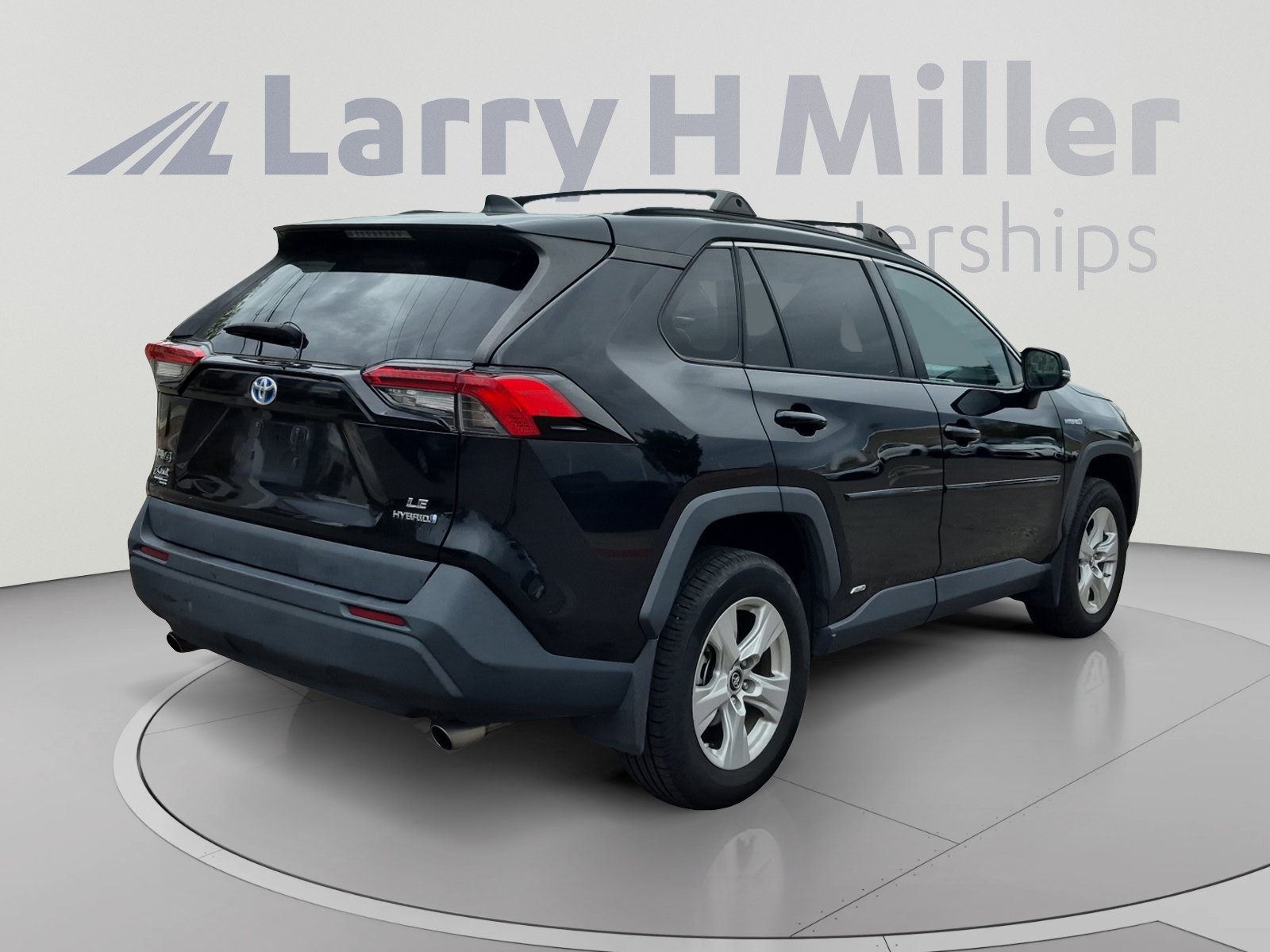 Used 2020 Toyota RAV4 LE w/ All Weather Liner Package AWD/4WD image 5