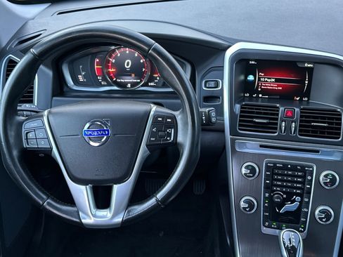 Used 2016 Volvo XC60 T5 Premier w/ Proximity Package image 14