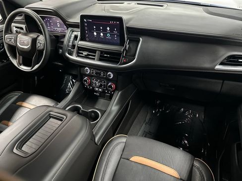 Used 2024 GMC Yukon XL AT4 w/ Technology Package AWD/4WD image 11