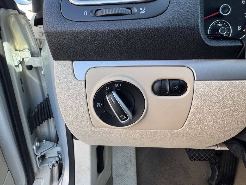 Used 2012 Volkswagen Eos Komfort FWD image 12