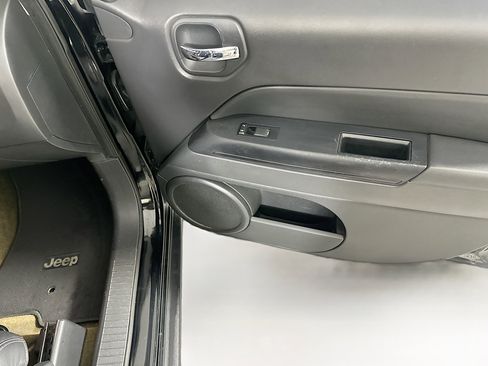Used 2016 Jeep Patriot 75th Anniversary w/ Power Value Group FWD image 27