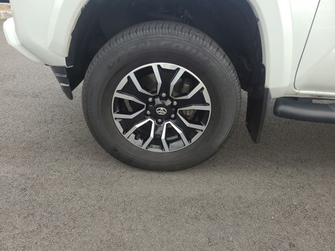 Certified 2023 Toyota Tacoma TRD Sport AWD/4WD image 9