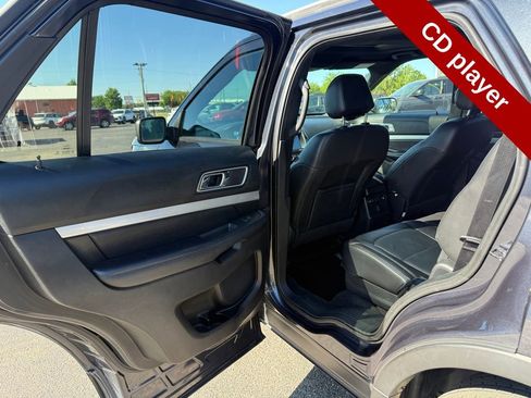 Used 2017 Ford Explorer XLT w/ Equipment Group 202A AWD/4WD image 29