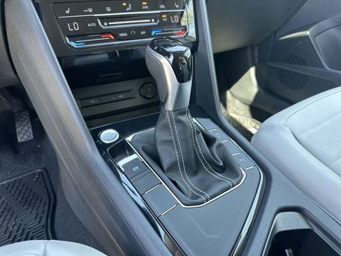 New 2026 Volkswagen Taos SE image 20