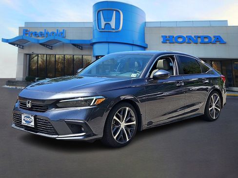 Used 2022 Honda Civic Touring image 3