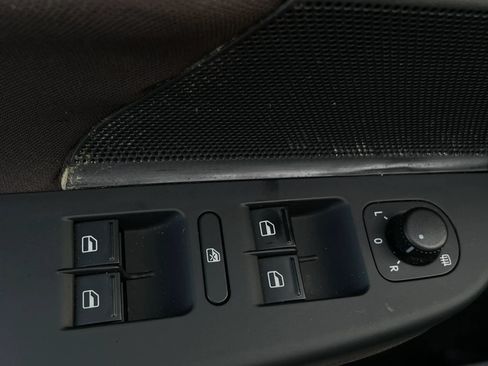 Used 2011 Volkswagen Jetta S FWD image 28