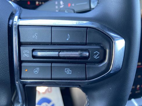 Used 2025 GMC Acadia Elevation image 43