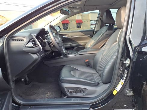 Used 2020 Toyota Camry SE image 13