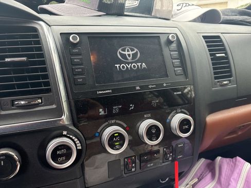 Used 2021 Toyota Sequoia Platinum image 10