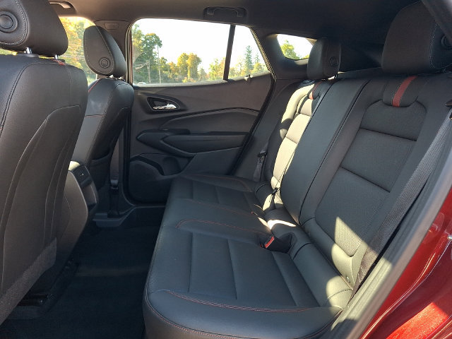 Used 2024 Chevrolet Trax RS w/ Sunroof Package FWD image 21