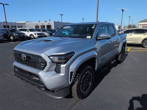Used 2024 Toyota Tacoma TRD Sport image 3