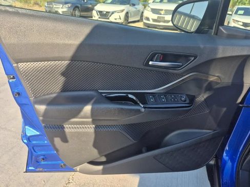 Used 2019 Toyota C-HR XLE FWD image 10