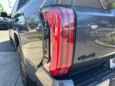 Used 2024 Toyota Tundra Limited AWD/4WD image 10