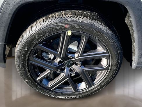 New 2026 Jeep Compass Latitude image 12