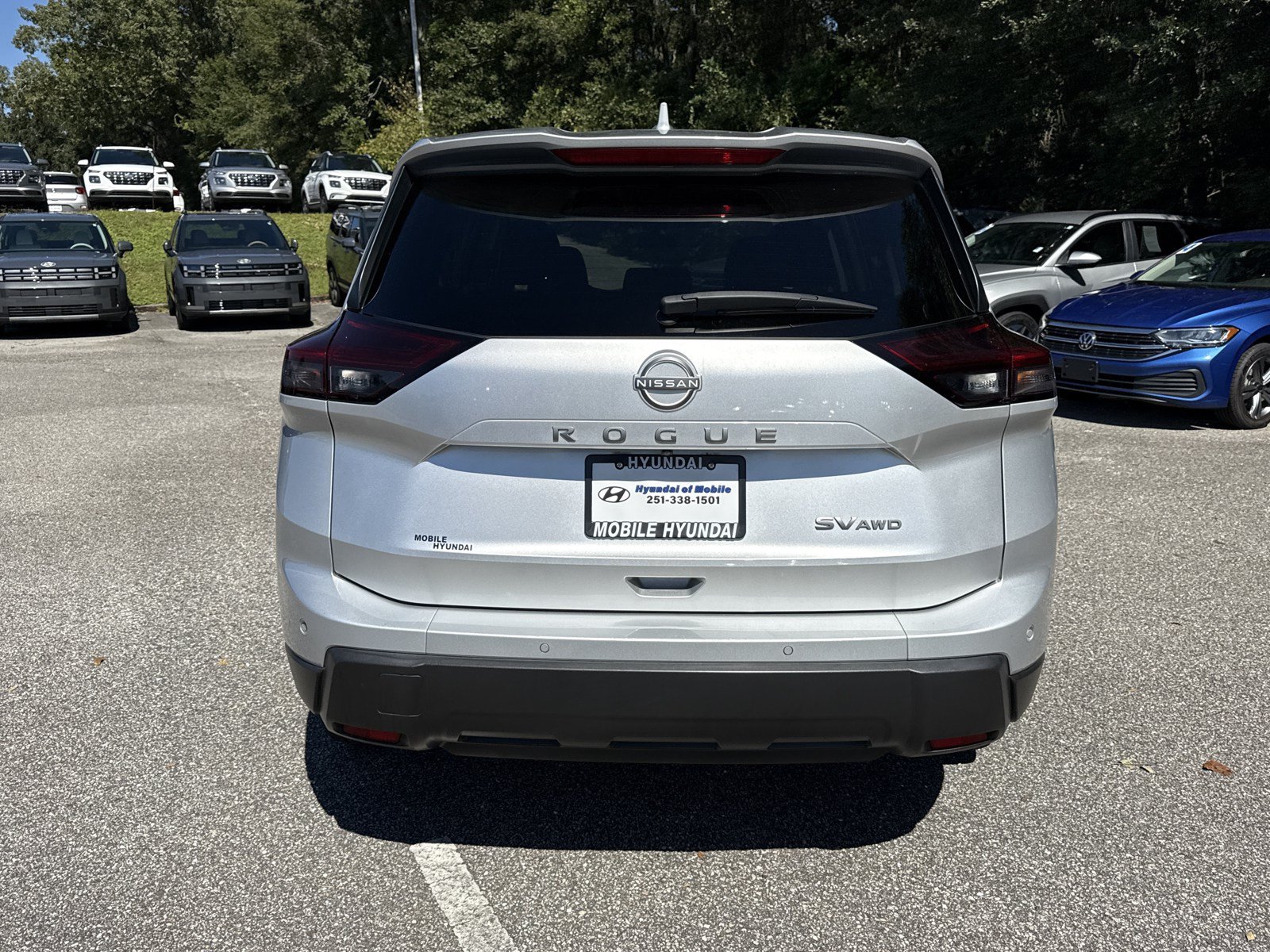 Used 2024 Nissan Rogue SV AWD/4WD image 4