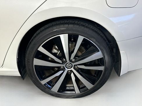 Used 2022 Nissan Altima 2.5 SR FWD image 11