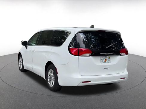 Used 2023 Chrysler Voyager LX FWD image 11
