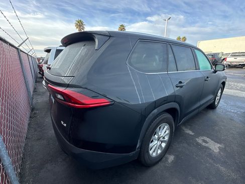 Used 2025 Toyota Grand Highlander AWD image 3