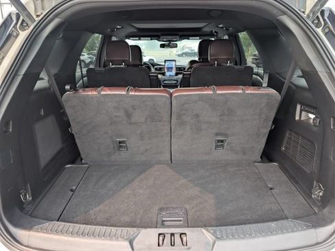 Used 2020 Ford Explorer Platinum w/ Premium Technology Package AWD/4WD image 21