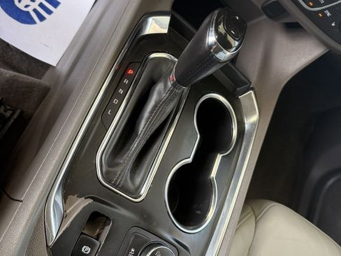 Used 2018 Chevrolet Traverse LT image 18