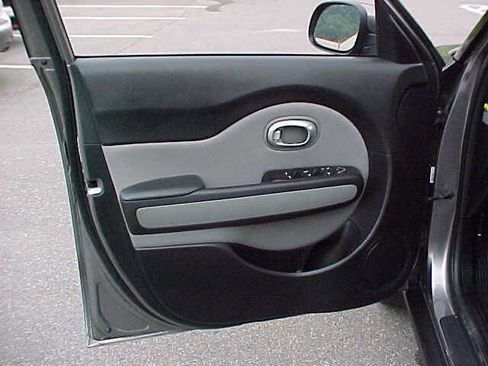 Used 2015 Kia Soul image 16