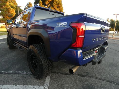 Used 2025 Toyota Tacoma TRD Off-Road w/ TRD Off Road Upgrade Package image 12