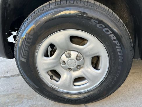 Used 2006 Jeep Liberty Sport w/ Skid Plate Group image 24