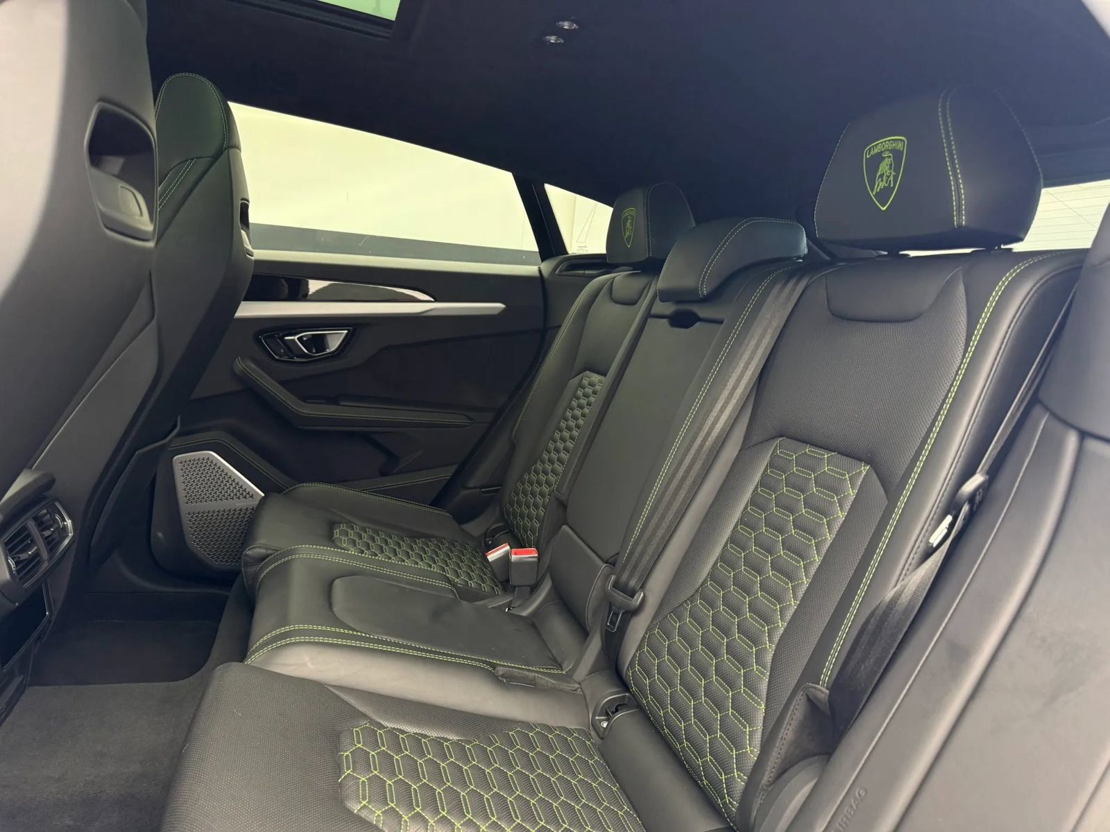 Used 2022 Lamborghini Urus AWD/4WD image 43