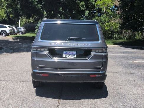 Used 2023 Jeep Grand Wagoneer L Series II w/ Premium Group II AWD/4WD image 4