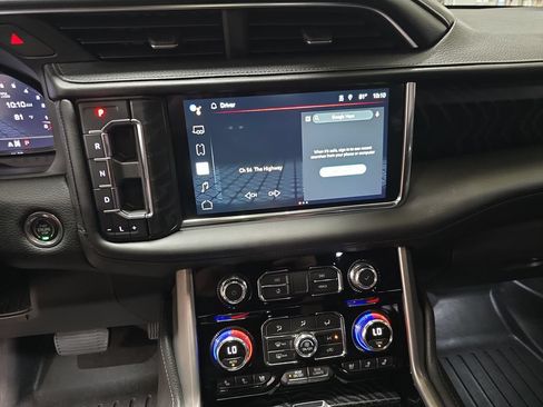 Used 2022 GMC Yukon XL Denali AWD/4WD image 21