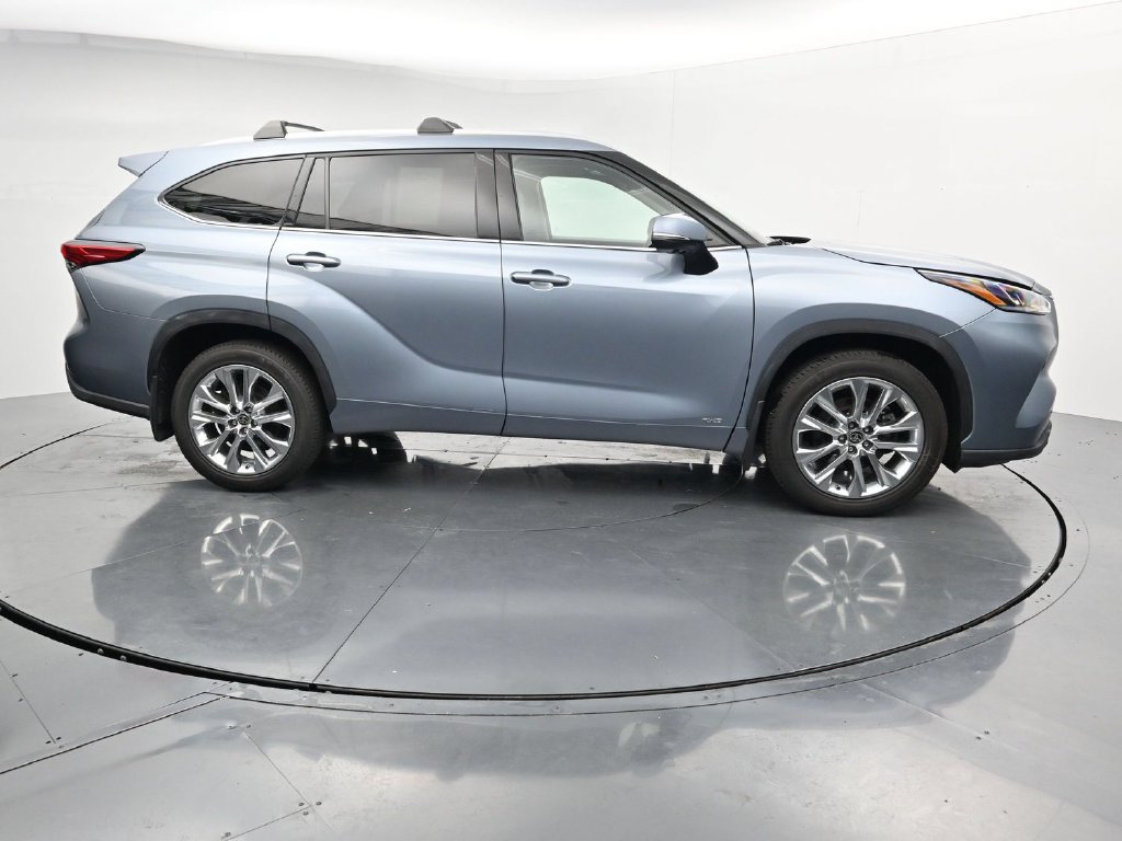 Used 2023 Toyota Highlander Limited AWD/4WD image 9