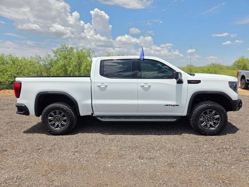 Used 2026 GMC Sierra 1500 AT4X w/ LPO, Black Badging Package AWD/4WD image 4