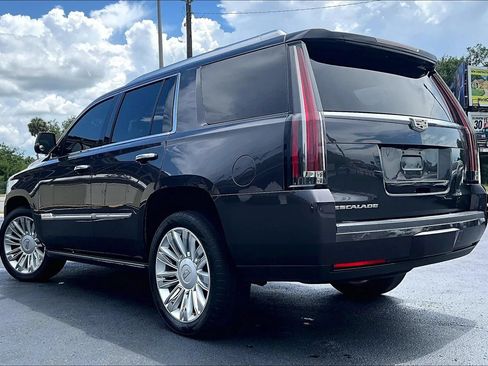 Used 2016 Cadillac Escalade Platinum AWD/4WD image 4