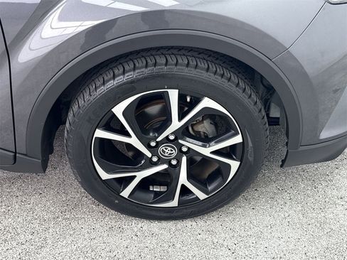 Used 2018 Toyota C-HR XLE image 37