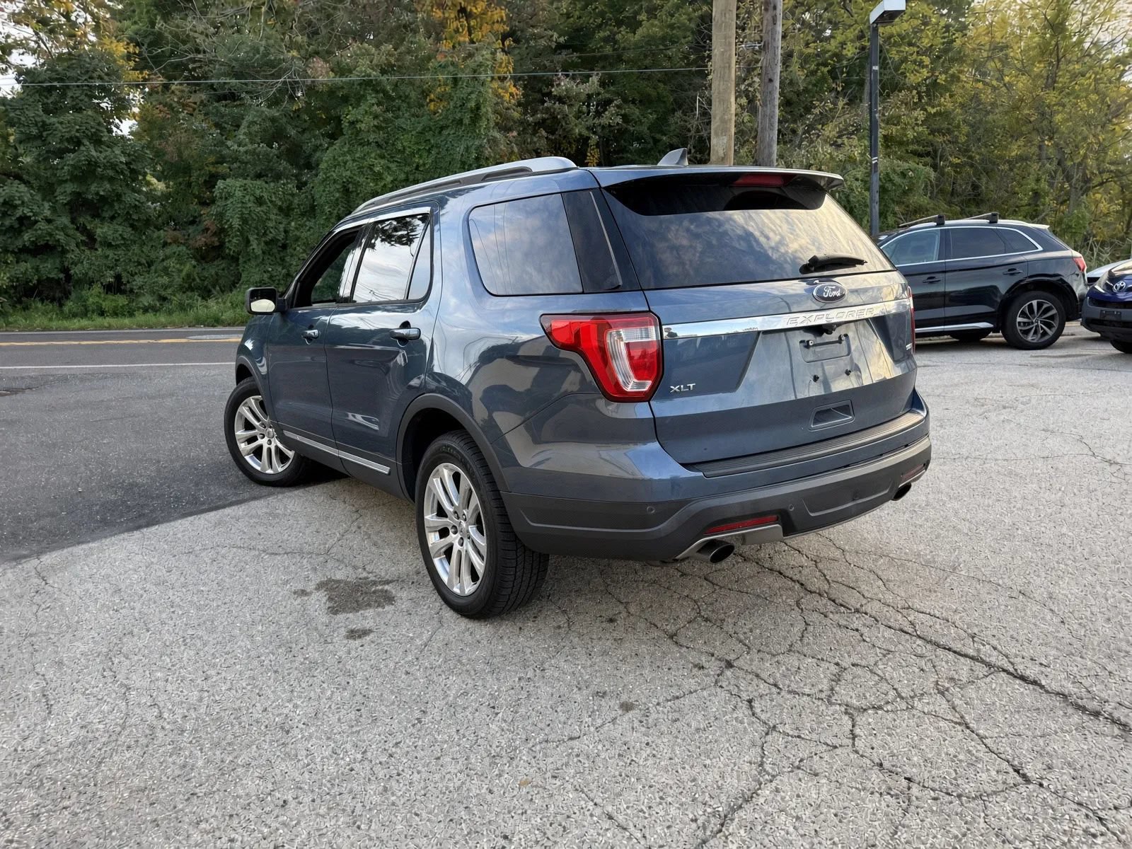 Used 2018 Ford Explorer XLT AWD/4WD image 7