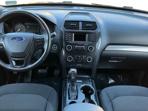 Used 2019 Ford Explorer XLT image 15