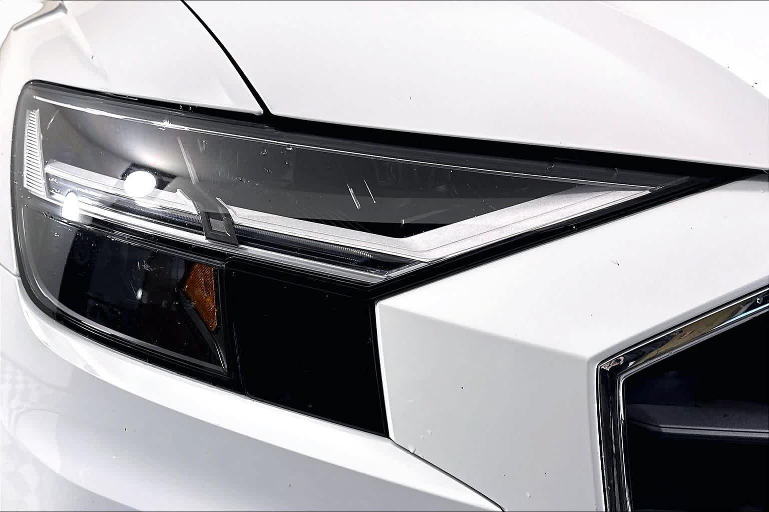 Used 2022 Audi Q8 Premium Plus AWD/4WD image 27