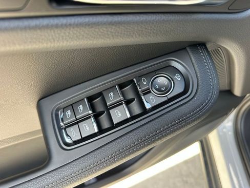 Certified 2026 Porsche Macan AWD/4WD image 21
