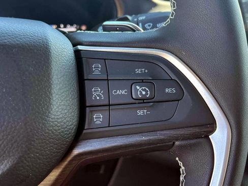 Used 2024 Jeep Grand Cherokee L Limited AWD/4WD image 25
