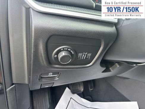 Used 2025 Jeep Grand Cherokee Altitude image 17