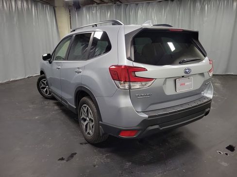 Used 2020 Subaru Forester Premium image 7
