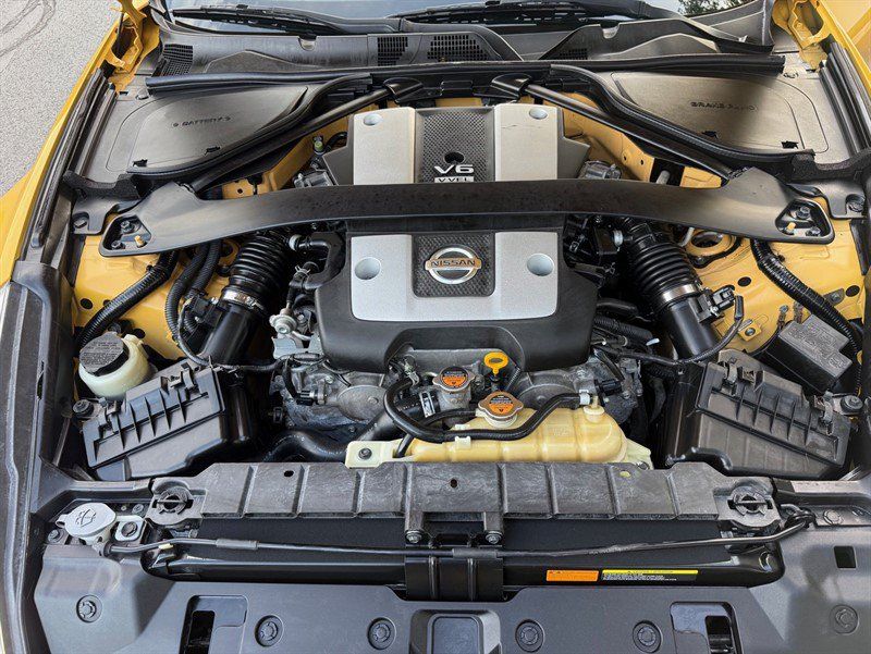 Used 2017 Nissan 370Z Coupe RWD image 17