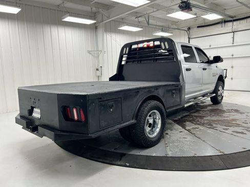 Used 2018 RAM 3500 Tradesman w/ Chrome Appearance Group AWD/4WD image 3
