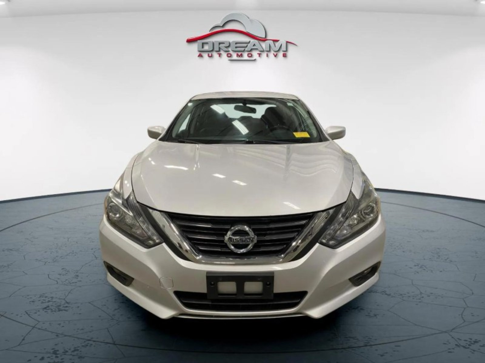 Used 2017 Nissan Altima 2.5 SR w/ LED Appearance Package FWD image 3