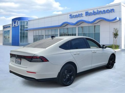 Certified 2025 Honda Accord SE image 4
