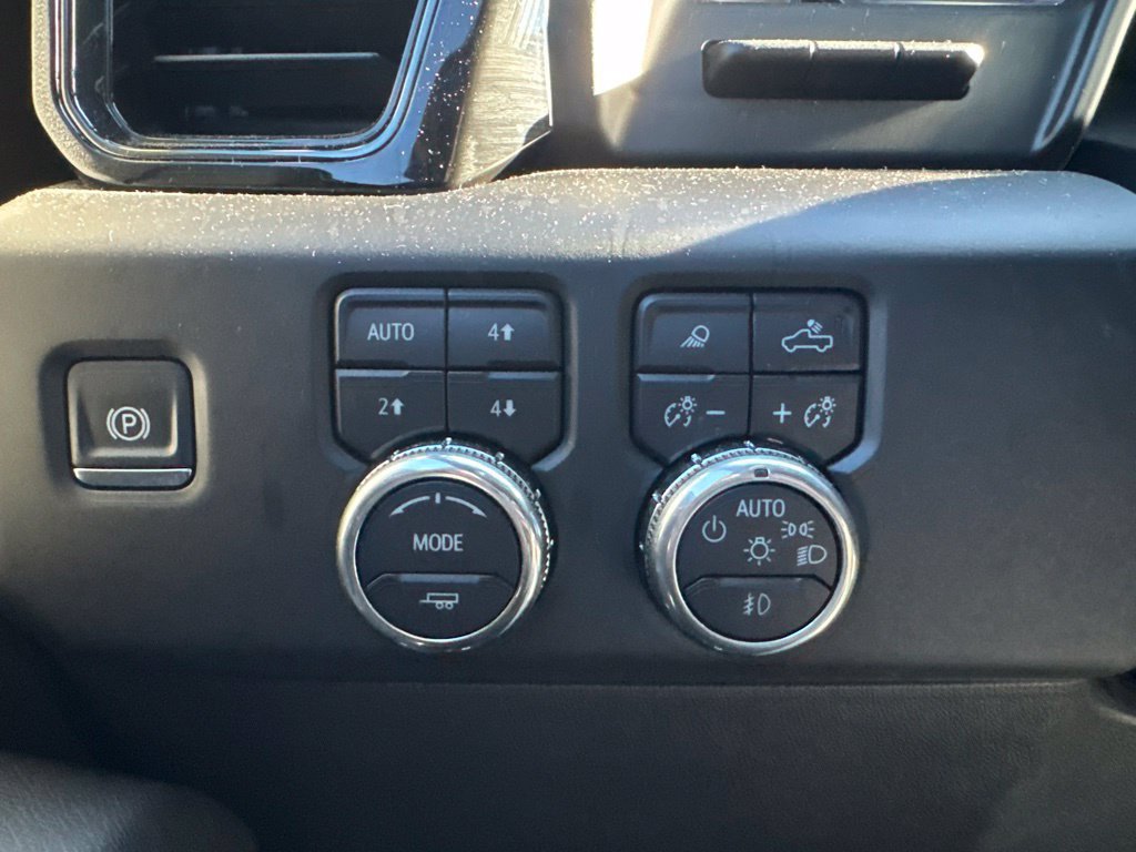 Used 2025 GMC Sierra 1500 AT4 w/ AT4 Premium Package AWD/4WD image 23