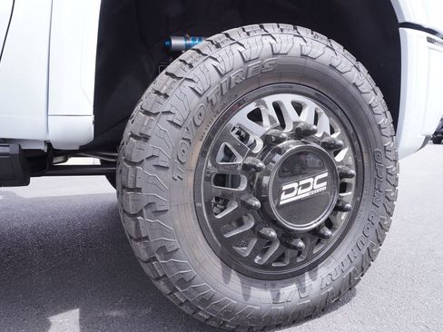 New 2026 GMC Sierra 3500 Denali Ultimate AWD/4WD image 7