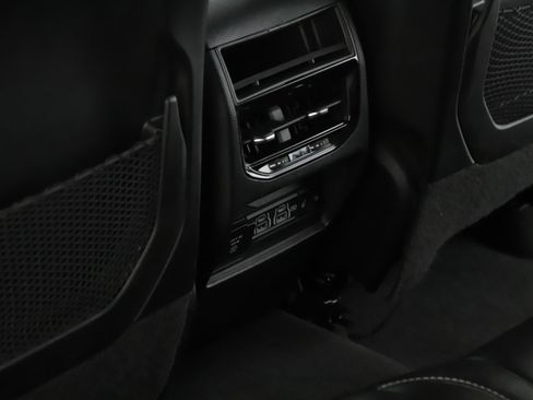 Used 2023 Jeep Grand Cherokee Limited w/ Black Appearance Package AWD/4WD image 6